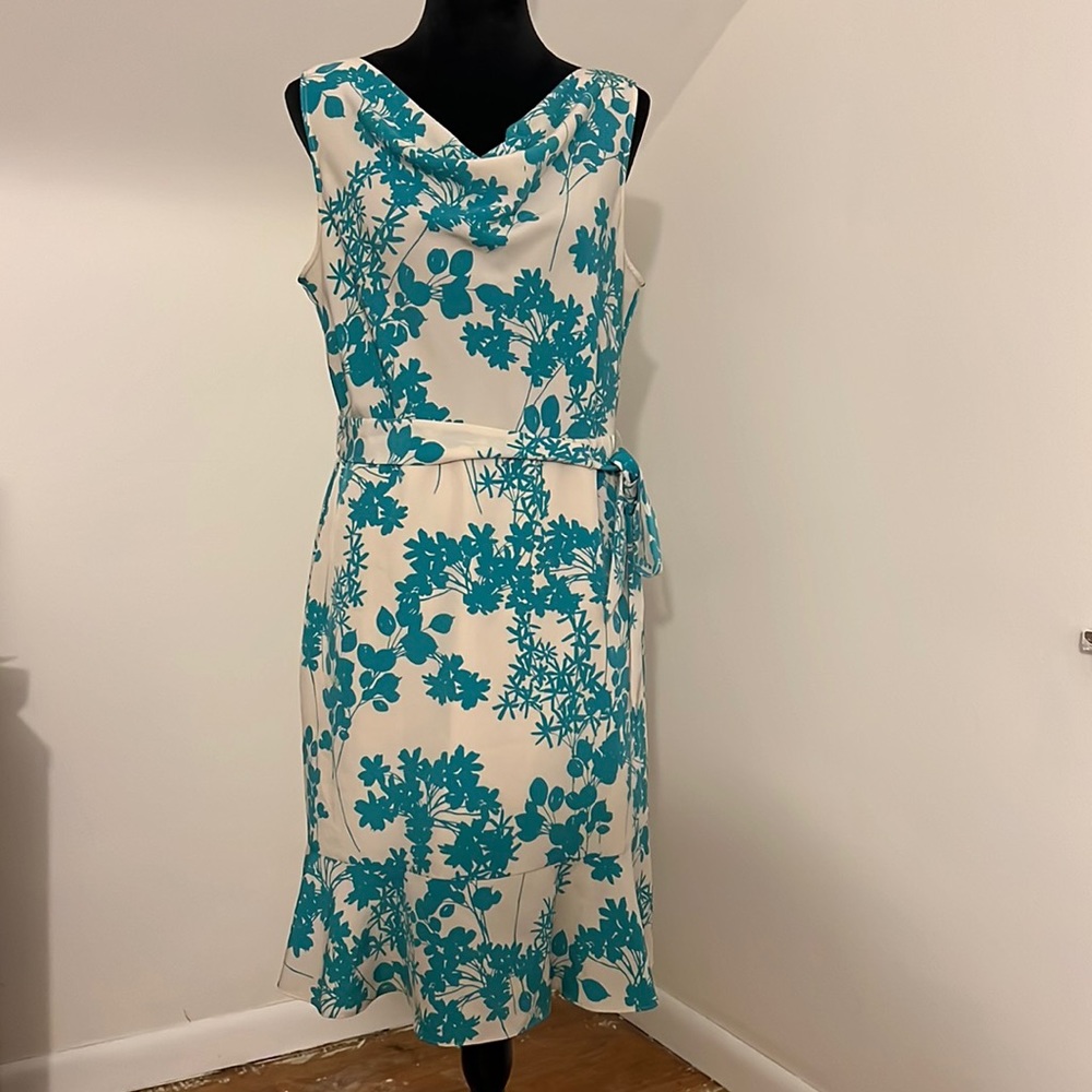 The Limited Sleeveless Dress. Cream and Blue Floral Design. Size 12